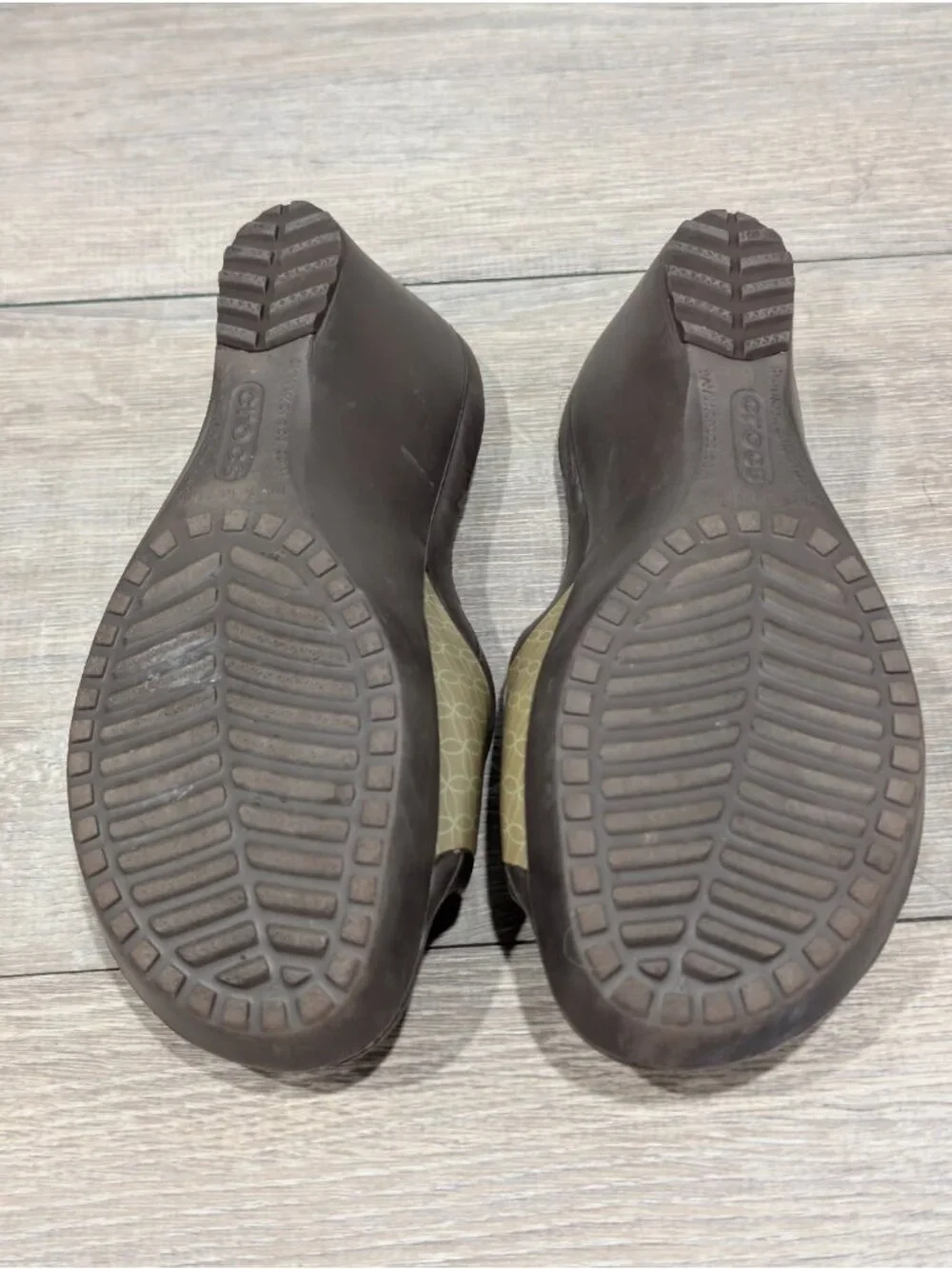 Crocs Womens Sassari Green Brown Slip On Wedge Heel Comfort Sandal Open Toe Sz 6